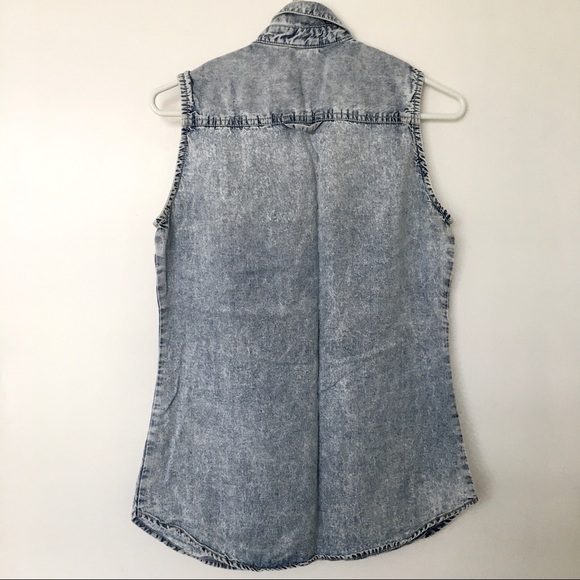 Sleeveless Denim Button-up Shirt with Metal Detail - Picture 3 of 6